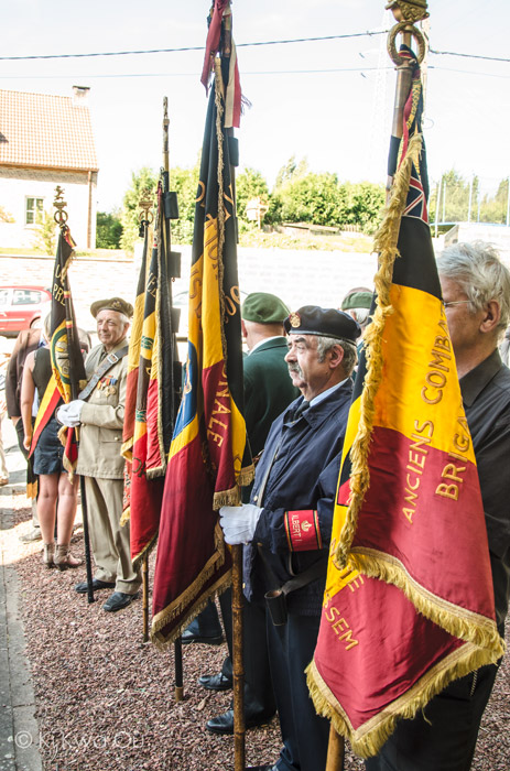 Commémoration, porte drapeau de sortie