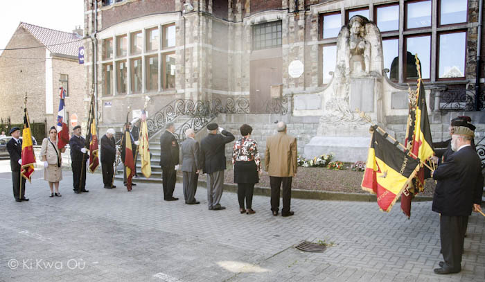 recueil devant le monument aux morts