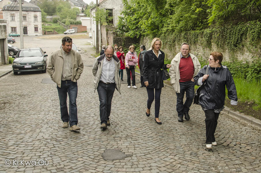 marche dans les rues de Trazegnies